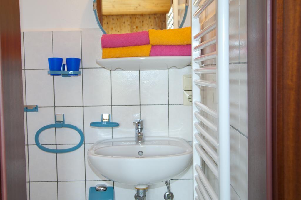 Ferien Unterm Reetdach In Gohren Hotel Goehren  Zewnętrze zdjęcie