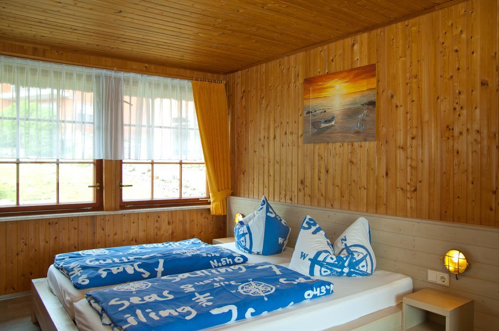 Ferien Unterm Reetdach In Gohren Hotel Goehren  Zewnętrze zdjęcie