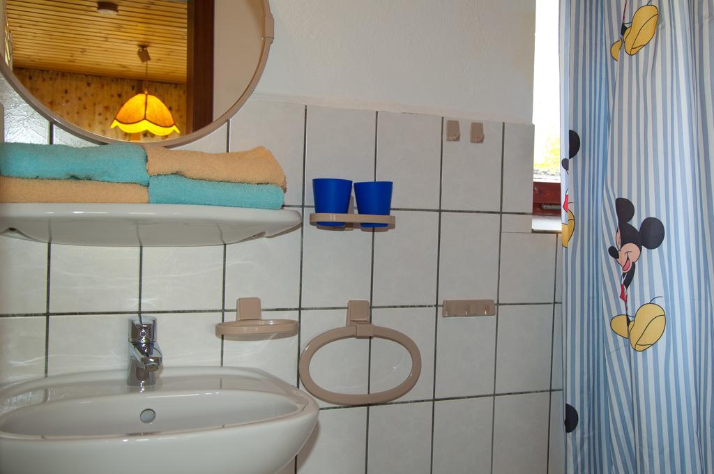 Ferien Unterm Reetdach In Gohren Hotel Goehren  Zewnętrze zdjęcie