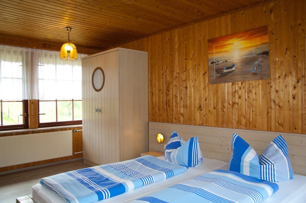 Ferien Unterm Reetdach In Gohren Hotel Goehren  Zewnętrze zdjęcie