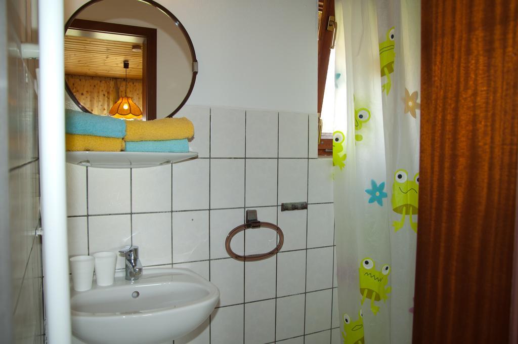 Ferien Unterm Reetdach In Gohren Hotel Goehren  Zewnętrze zdjęcie