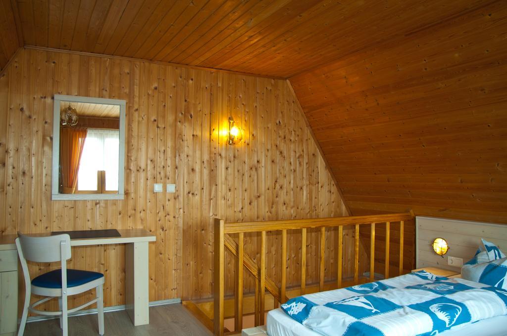 Ferien Unterm Reetdach In Gohren Hotel Goehren  Zewnętrze zdjęcie